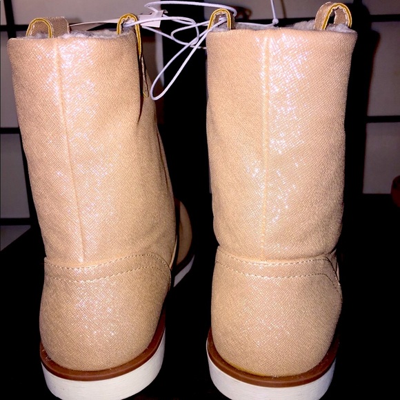 Children's Place Winter Boots & Fashion Gold Glistening Fleece lined NWT sz 2 - Picture 4 of 16